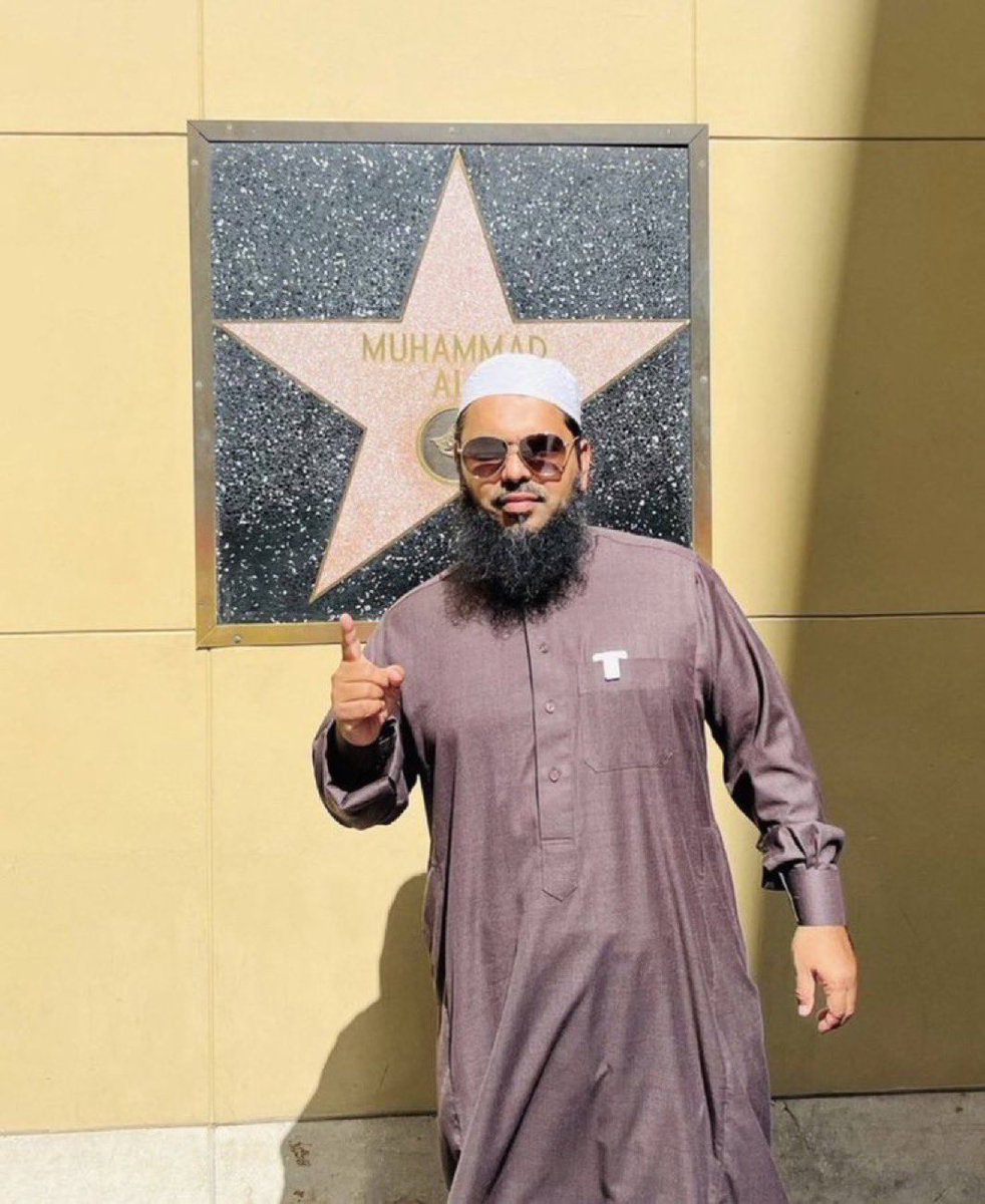 HalalNation_'s tweet image. Out of Respect for Prophet Muhammad PBUH, Muhammad Ali’s name is the only name that’s not on the Hollywood walk of fame!

It’s the only name on the wall ❤️