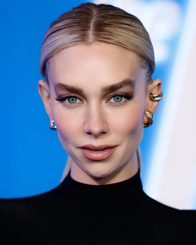 nvmijustforgot's tweet image. nadie: 
vanessa kirby: