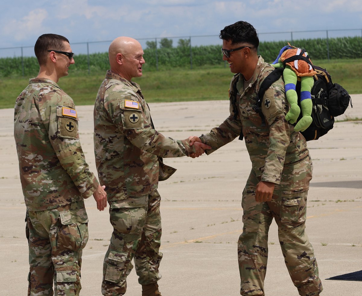 IL_Natl_Guard's tweet image. Welcome home to about 155 Soldiers from the Illinois National Guard’s 2-106th Cavalry. They reunited with friends and family in Bloomington after a 10-month deployment to Africa. The Soldiers conducted security ops overseas.