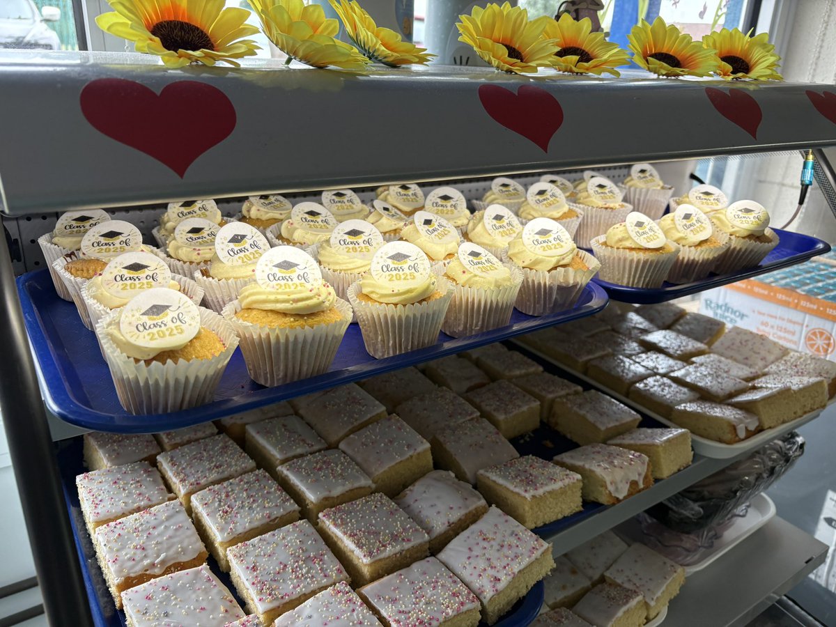 thingwallprima1's tweet image. 💙💛Thank you to @EdsentialUK’s Barb and Vicky for the lovely special lunch today in honour of our lovely Year 6 children. Ladies, you excelled yourselves. Thank you for all you do. @OakTreesMAT 💛💙