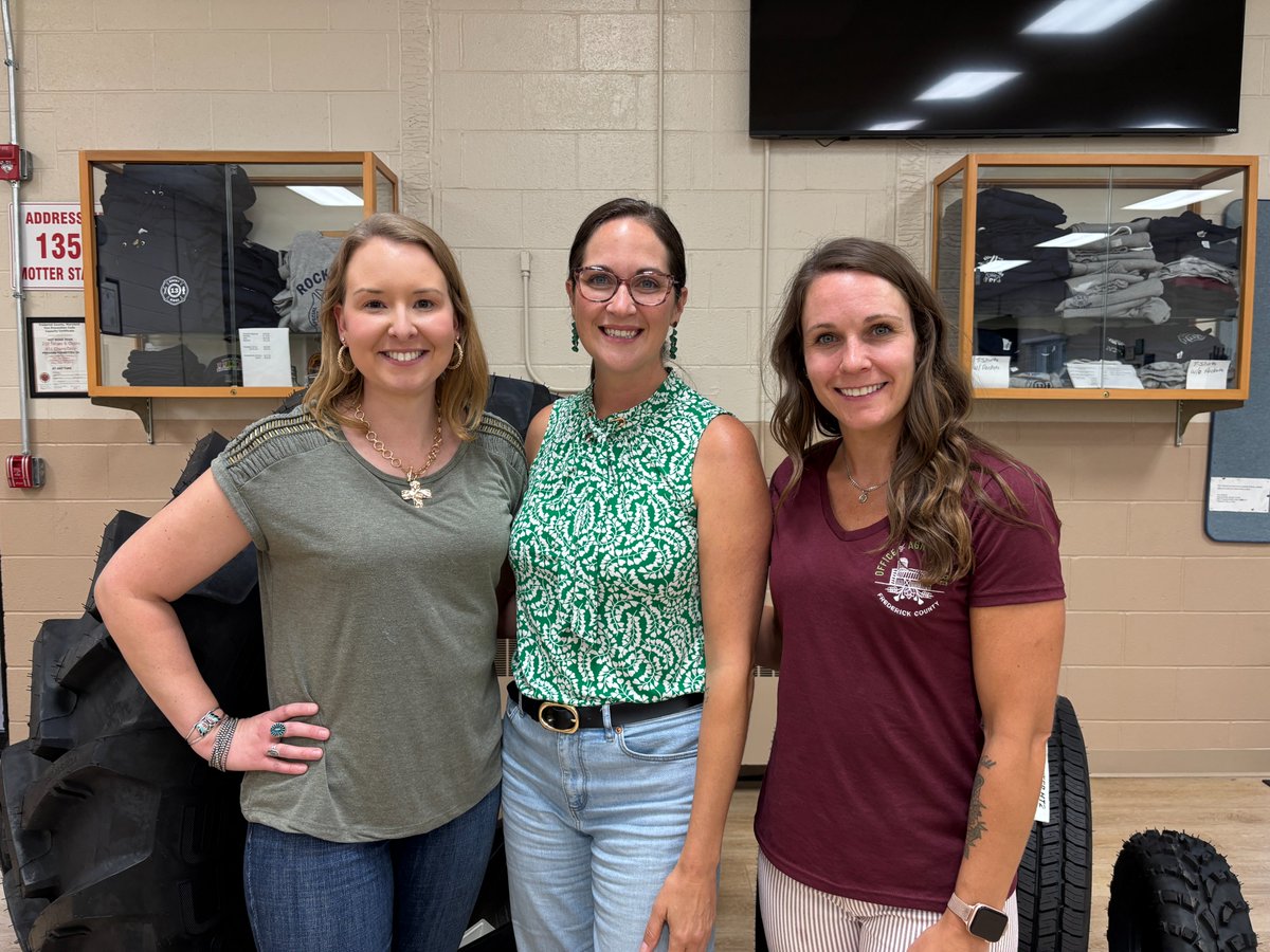 FredCountyExec's tweet image. Had a lovely time at the Frederick County Farm Bureau cookout! Huge thanks to the Farm Bureau for supporting our future ag leaders. Congrats to our 2025 Ag Ambassador, Lizzie! Great to see Frederick County 4-H's photography on display and the Office of Agriculture staff there!