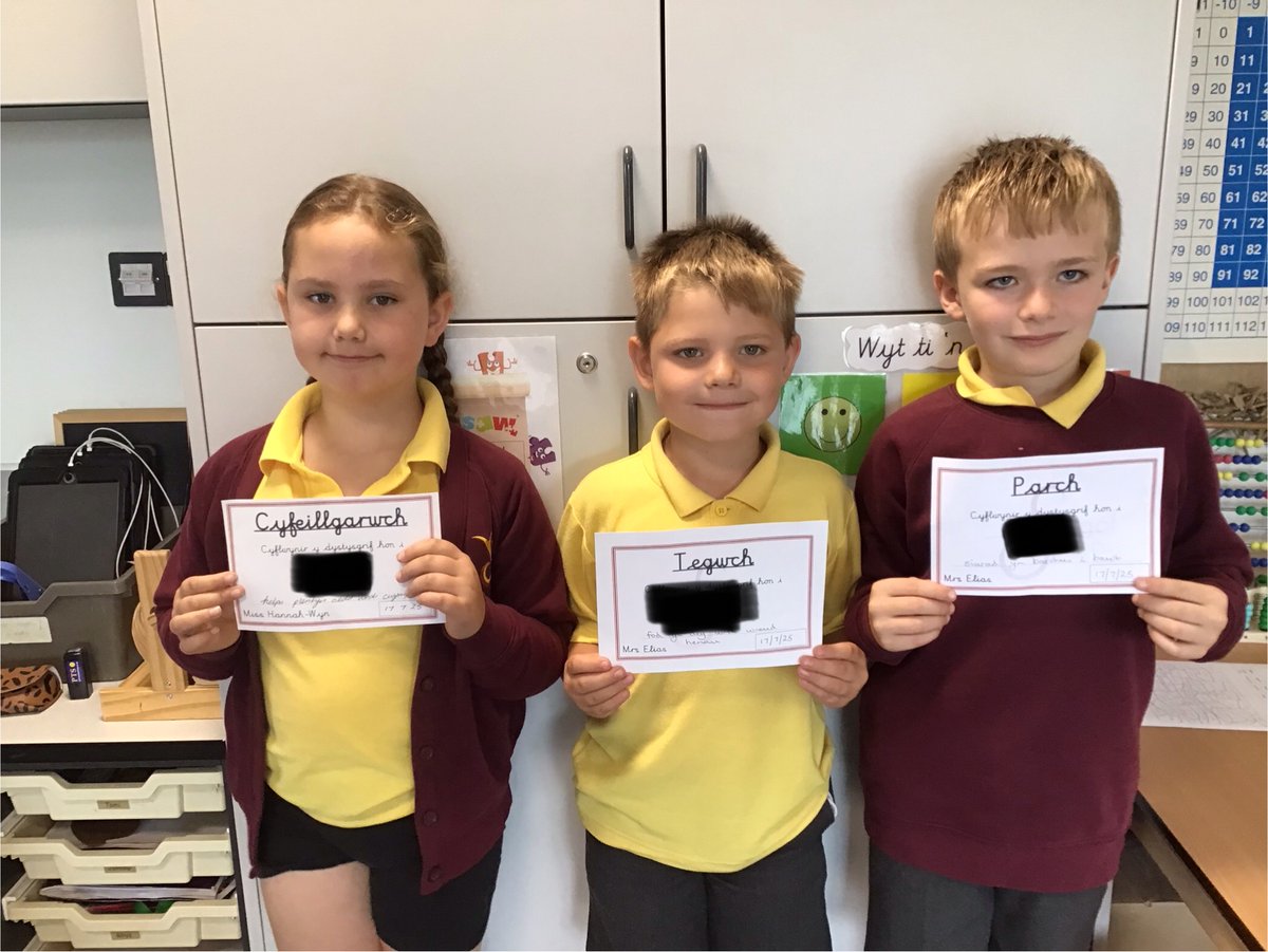 Tystysgrifau Gwerthoedd ym mlwyddyn 2 heddiw!👏🏻👏🏻👏🏻
Values certificates in year 2 today!👏🏻👏🏻👏🏻
