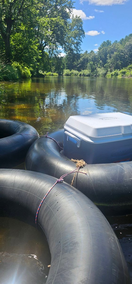 MissColleen44's tweet photo. @RomanAtwood perfect way to use atwood rope! Tubing down the river! https://t.co/HhDzHcJwXM