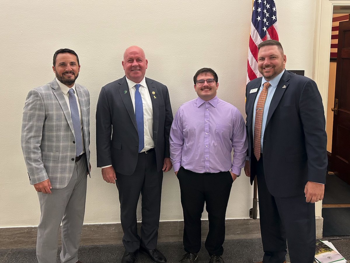 RepDaveTaylor's tweet image. Ohio is home to about 26,000 soybean farmers who generate an annual economic impact of $5.3 billion.
And as OH-02’s top crop, soybeans provide thousands of local jobs to Ohioans while putting food on our families’ tables.
It was great talking with @OhioSoybean this week about…
