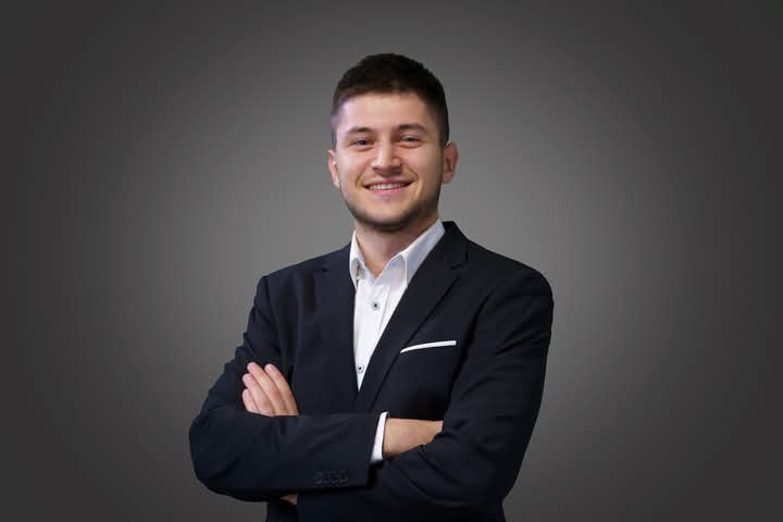 TomislavHorva20's tweet image. Povjesničar iz Rijeke Krešimir Rotim negira žrtve Jasenovca i rehabilitira ustaše!
Kolega opasno se poigravate s povijesnim revizionizmom!
Je li se Rotim baš slučajno sad pojavio?
Neki se ne libe doći do pet minuta medijske slave niti preko leševa smaknutih logoraša. Jedan…