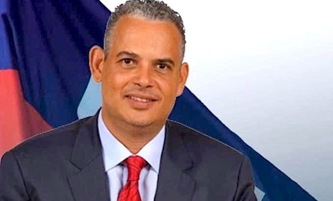 tchiack's tweet image. Genlè Didier pote sekirite a nan malèt li?
PM sangwenn ap gaspiye, fè pwopagann, fè koripsyon, fè menm makak yo.
Nan sa nou ye la, PM nan mete yon pakèt atoufè nan lari pou fè pwopagànn pou li.
Lòt timoun li yo ap byen pase sodo.
Revokasyon et arestasyon.
#PCEC ANTIKORIPSYON.