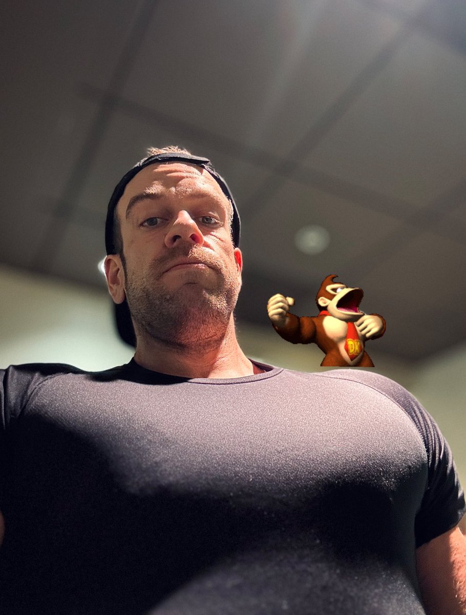 TOBLAR0NE's tweet image. Picking up Donkey Kong Bananza after work 🍌😱