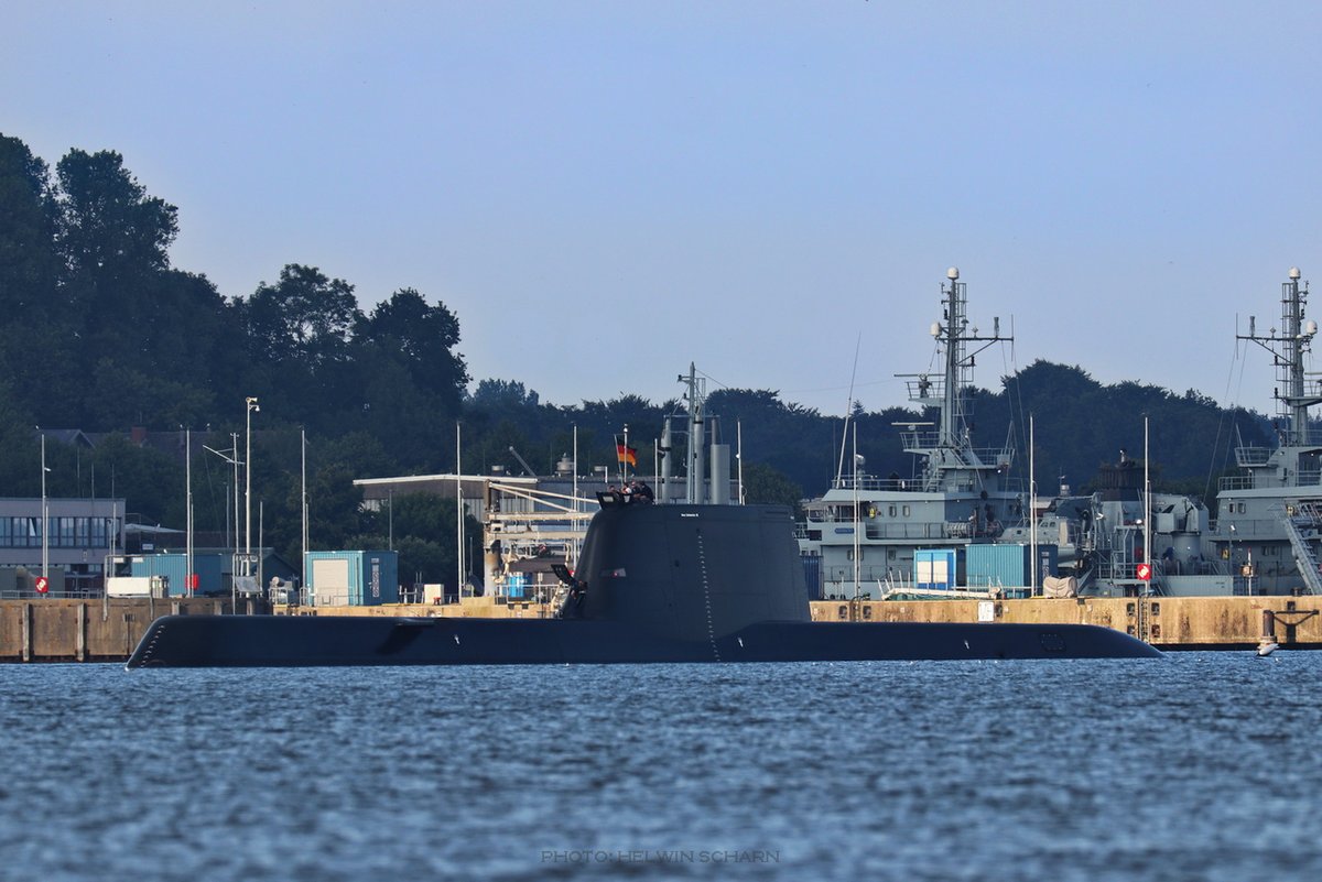 ScharnHelwin's tweet image. Für TKMS Sub03 bin ich heute nach Kiel gefahren. Umsonst, letztlich ging's nach #Eckernförde, also alles wieder gut! 🙂#RSS_Illustrious, #218SG #Submarine #Uboot #TKMS