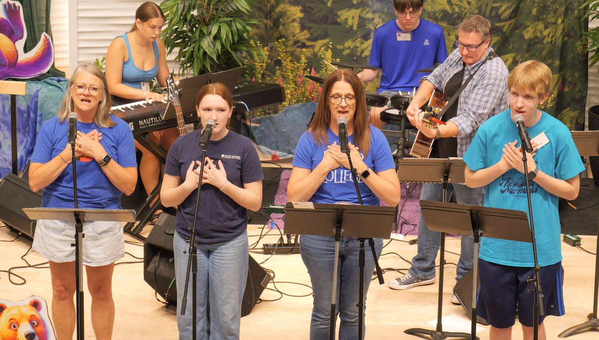 ZumbroLutheran's tweet image. ☀️ VBS Day 4 at Zumbro was bursting with sunshine and splashes! Our True North: Trusting Jesus in a Wild World theme took us outside for a fun-filled Water Day! 💦 

 #ZumbroVBS #TrueNorthVBS #TrustingJesus #WaterDayFun #OpenTableMinistry #ServingTogether
