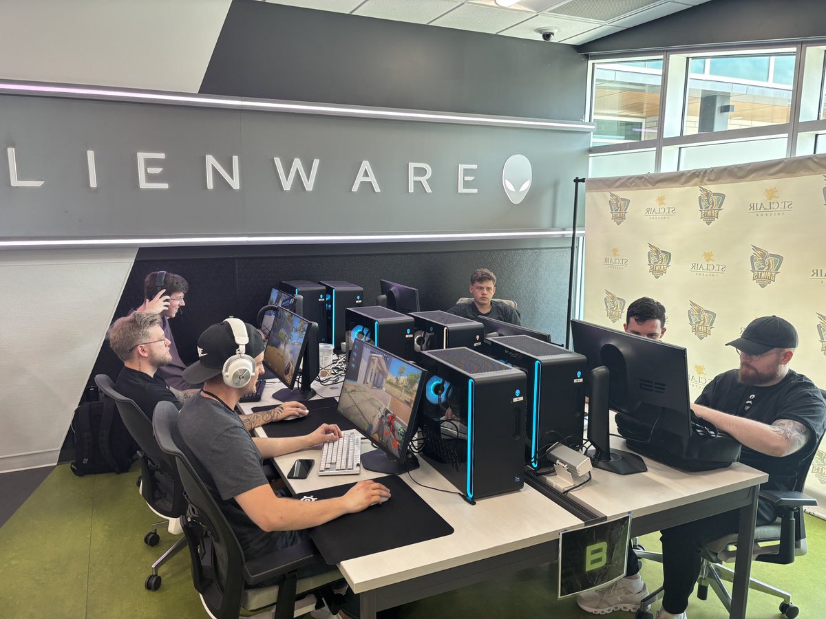 Dust2.us tweet media