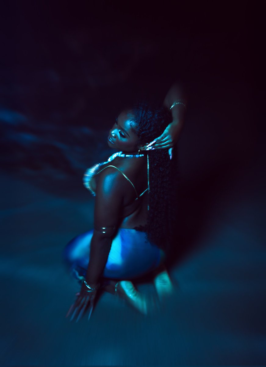 🇱🇨 𝑵𝒊𝒈𝒉𝒕𝒇𝒂𝒍𝒍 𝑪𝒍𝒐𝒂𝒌𝒔 𝑯𝒆𝒓, 𝑺𝒉𝒆 𝑾𝒂𝒍𝒌𝒔 𝑾𝒉𝒆𝒓𝒆 𝑳𝒊𝒈𝒉𝒕 𝑭𝒂𝒅𝒆𝒔, 𝑨 𝑷𝒉𝒂𝒏𝒕𝒐𝒎 𝑰𝒏 𝑻𝒉𝒆 𝑻𝒊𝒅𝒆, 𝑻𝒉𝒆 𝑫𝒂𝒓𝒌𝒏𝒆𝒔𝒔 𝑺𝒉𝒆 𝑹𝒆𝒔𝒊𝒅𝒆𝒔 ! 

Model : @_yv3.tteee
Company: Imperial Productions  <a href="/imperial758/">@imperialproductions758 🇱🇨</a>

#lucia #stlucia #saintlucia