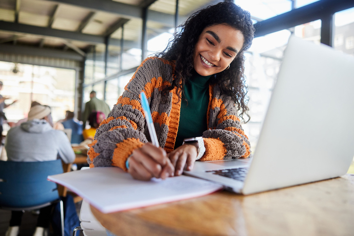 MichiganVirtual's tweet image. 💡 What do students believe about themselves, and how does that shape their future? Explore what drives high schoolers to pursue computer science, from self-efficacy to perceived value: hubs.la/Q03vqlt30