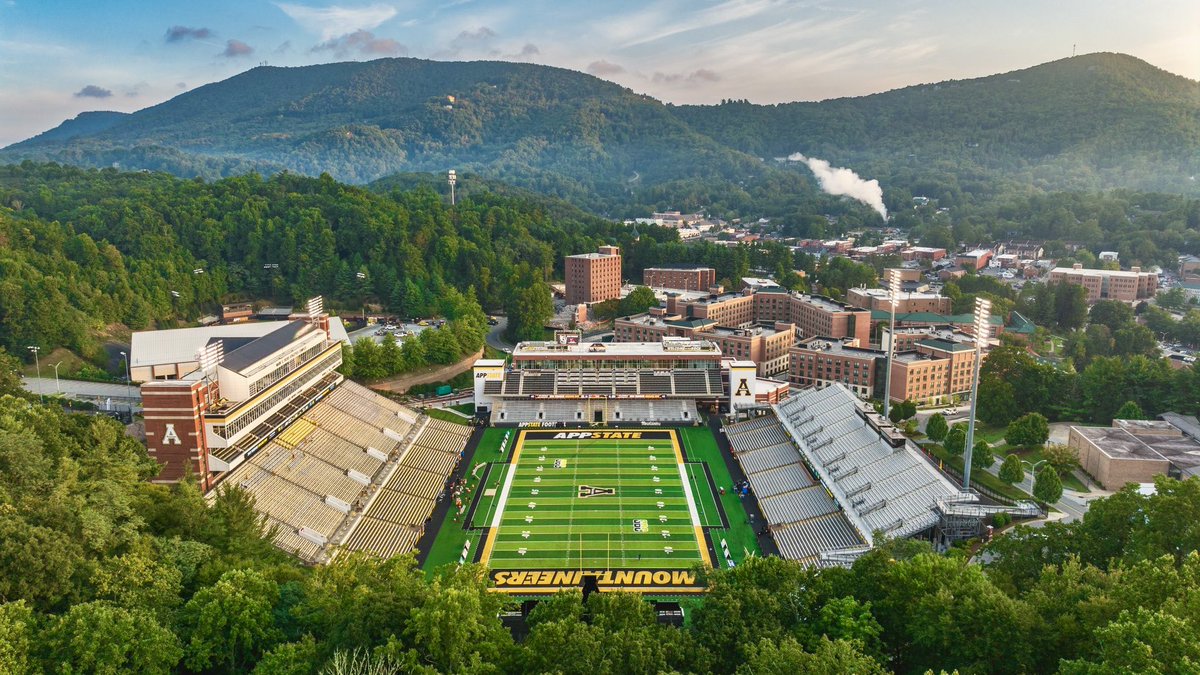 cfbcampustour's tweet photo. 🗳️ Best G6 Stadium Tournament 🗳️

🏆 Championship 🏆 

Kidd Brewer Stadium @AppState_FB 
vs
Sun Bowl @UTEPFB 

• Voting poll in replies
• See pinned tweet for full bracket https://t.co/3ZiaHy07U0