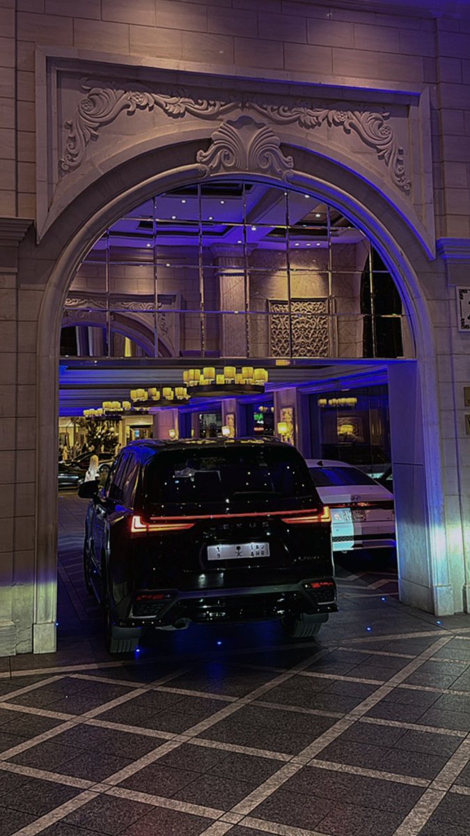 " أعظم النعم في الحياة راحة البال ، إن شعرت بها فأنت تملك كل شيء ."