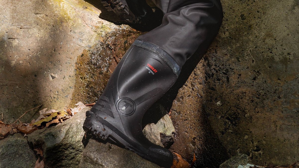 Hip boots built to keep up — even when the job’s knee-deep in mess.

l8r.it/jqfL