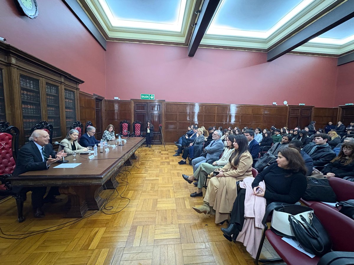 EmbaChileArg's tweet image. El Emb. Viera Gallo participó como expositor en la Conferencia Intern. sobre la "Libertad de Expresión y la Libertad de Prensa", en la Fac. de Derecho de la UBA, junto a Emb. de Paraguay y de Finlandia, y el Subsec. de Relac. Intern. de la Facultad. @Minrel_Chile @DerechoUBA