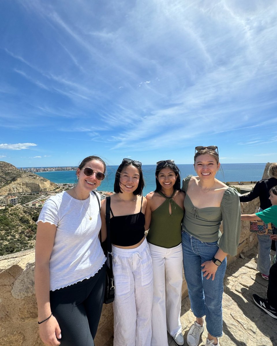 StanfordPlastic's tweet image. 🌟 PGY1 Intern Feature: Dr. Melissa Tran 🌟
🏡 From San Jose, CA
📚 Studied chemistry at USD
🏔️ Former snowboard instructor in Tahoe
🎓 Earned her MD at Duke
🎨 Loves running, crafting, new eats & time with loved ones
Welcome, Dr. Tran! 🎉
