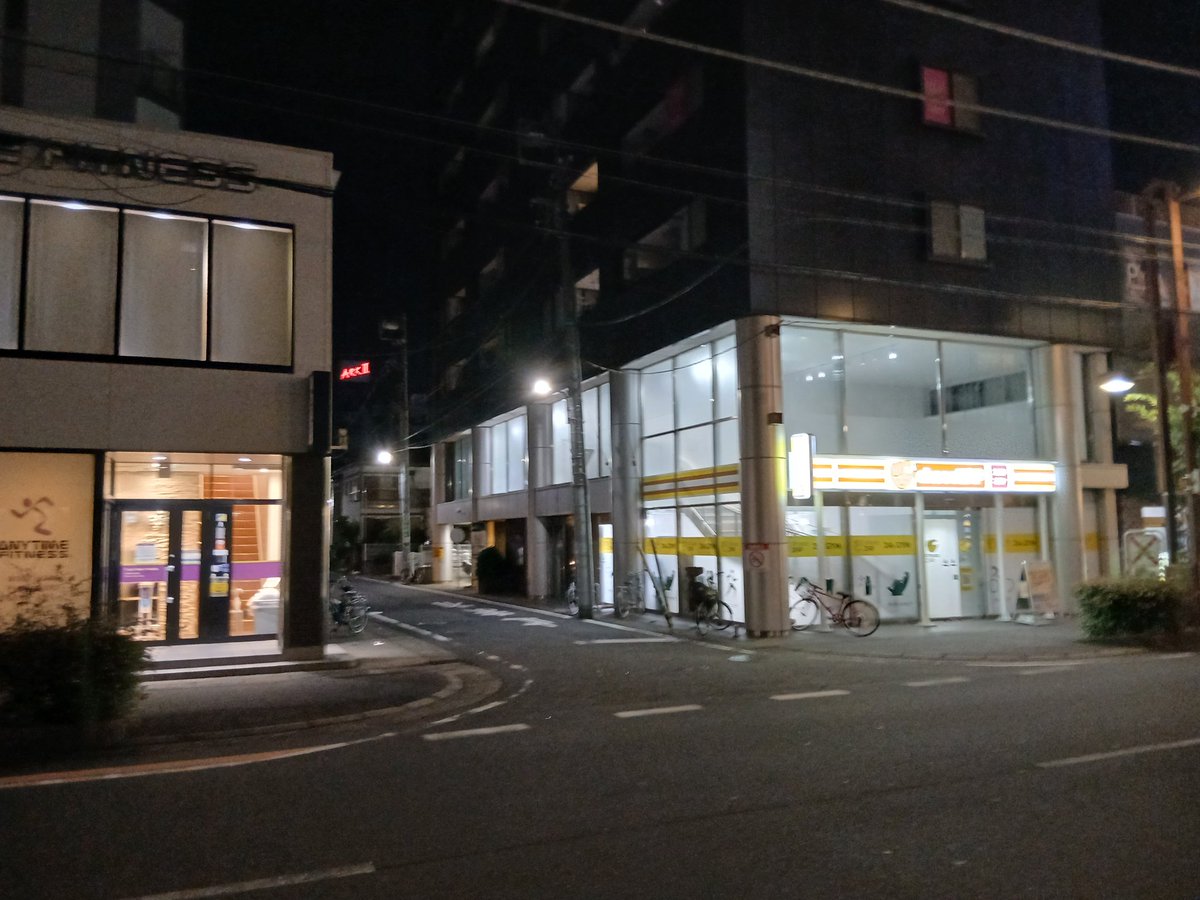 うちの店の近所。

エニタイムとチョコザップ。
くぅ～！激しいぜい～！

#激しい恋がしたい
