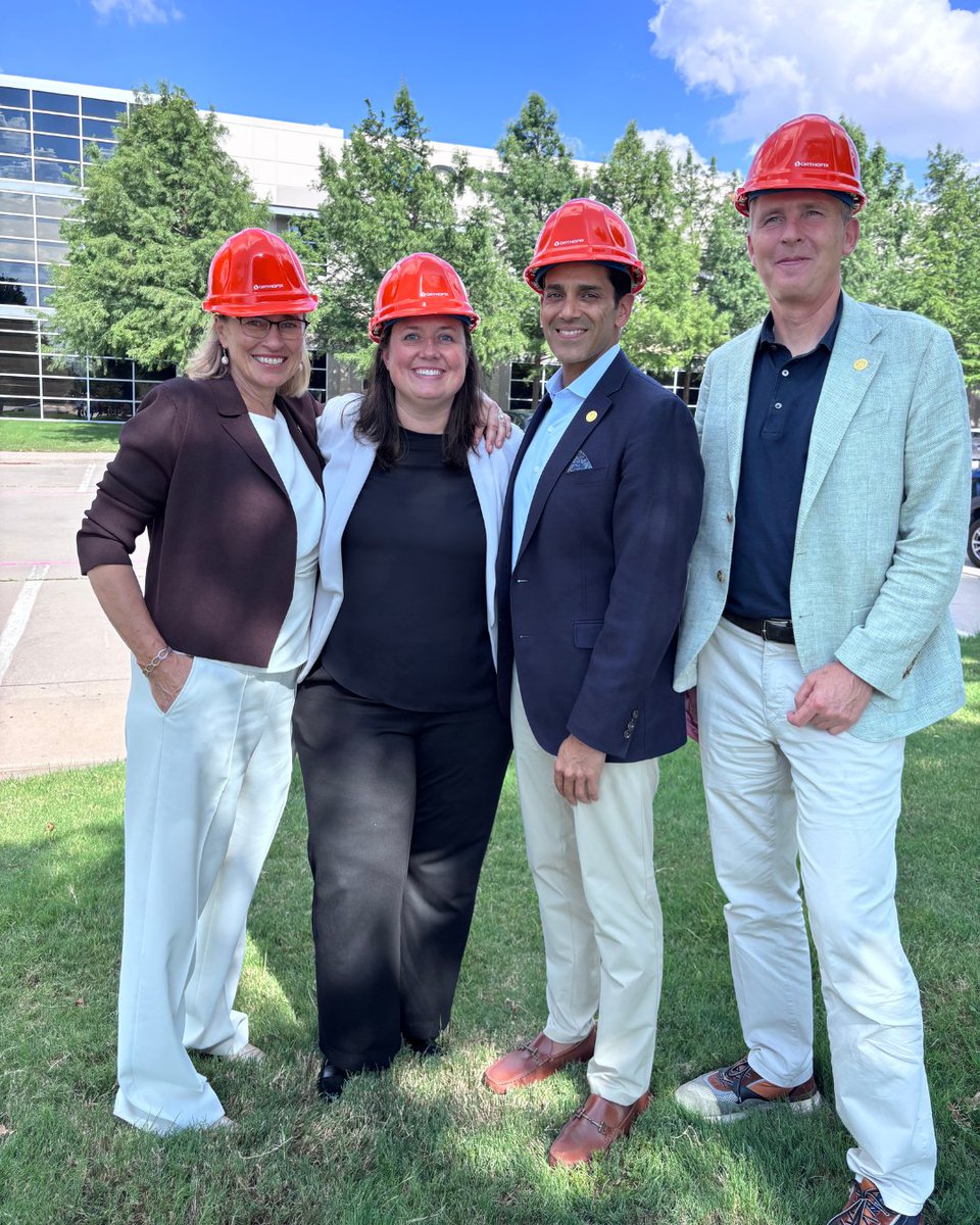 SRS_org's tweet image. The SRS Presidential Line also visited Orthofix this week and planted a tree to symbolize our growing relationship! We had a great day with our Diamond Partners, @OrthofixMedical. #SRS #Scoliosis #SpineResearch