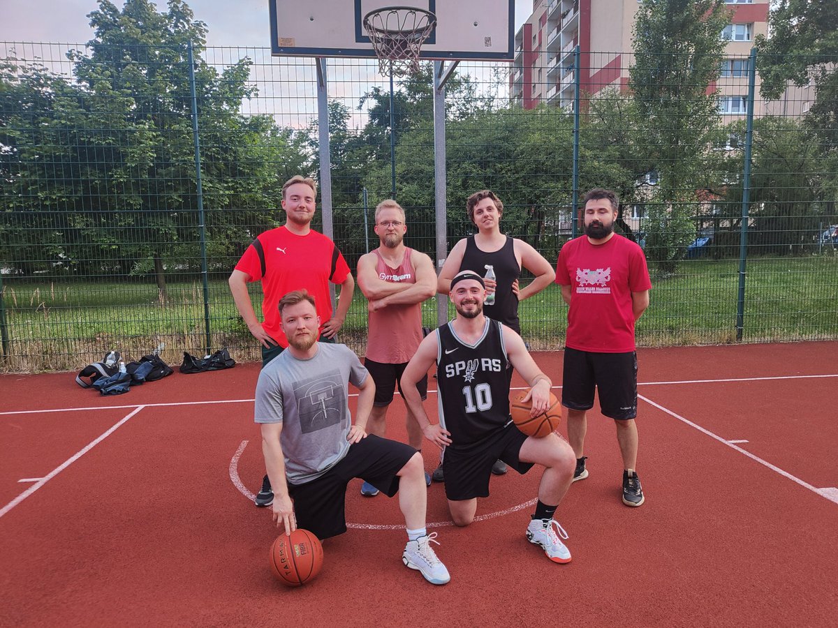 Klub DLR Poznań (@klubdlr_poznan) on Twitter photo Jak to mówią, w zdrowym ciele, zdrowy duch! 😅
Sekcja sportowa <a href="/KlubDLR_Poznan/">Klub DLR Poznań</a> zainaugurowała swoje pierwsze spotkanie, stawiając na koszykówkę.
Sport wzmacnia integrację, dlatego wachlarz dyscyplin będziemy już tylko poszerzać! 🏀⚽🏐🥎🥊 Jak to mówią, w zdrowym ciele, zdrowy duch! 😅
Sekcja sportowa <a href="/KlubDLR_Poznan/">Klub DLR Poznań</a> zainaugurowała swoje pierwsze spotkanie, stawiając na koszykówkę.
Sport wzmacnia integrację, dlatego wachlarz dyscyplin będziemy już tylko poszerzać! 🏀⚽🏐🥎🥊