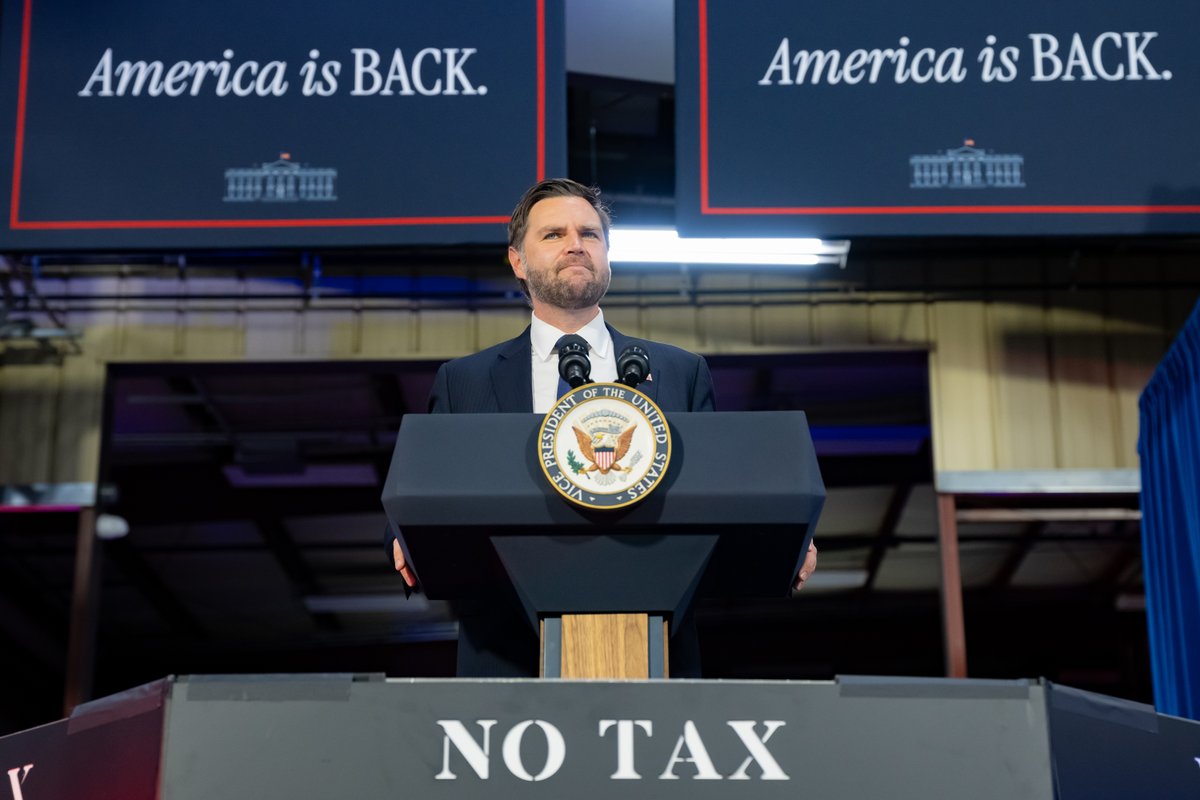 VPCommsDir's tweet image. 📸Highlights from the Vice President's trip to Don's Machine Shop in West Pittston, PA yesterday.
#MAGA #NoTaxonTips #NoTaxonOvertime #OneBigBeautifulBill