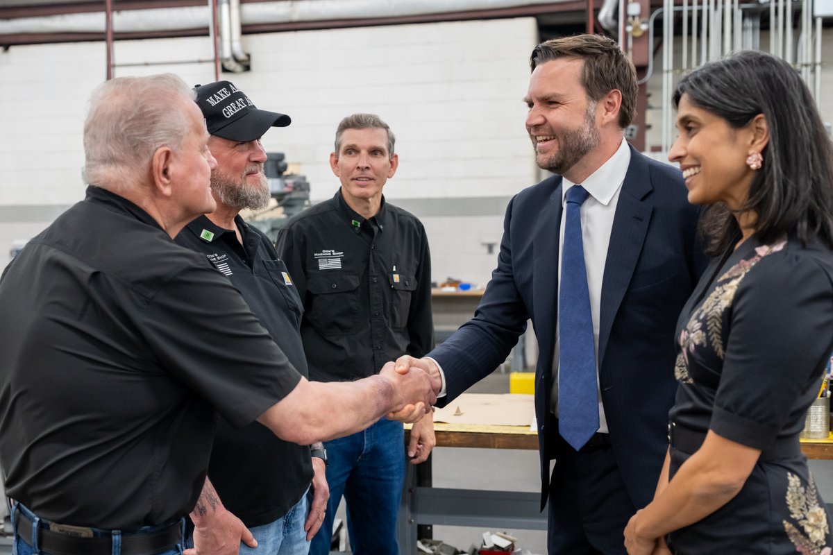 VPCommsDir's tweet image. 📸Highlights from the Vice President's trip to Don's Machine Shop in West Pittston, PA yesterday.
#MAGA #NoTaxonTips #NoTaxonOvertime #OneBigBeautifulBill