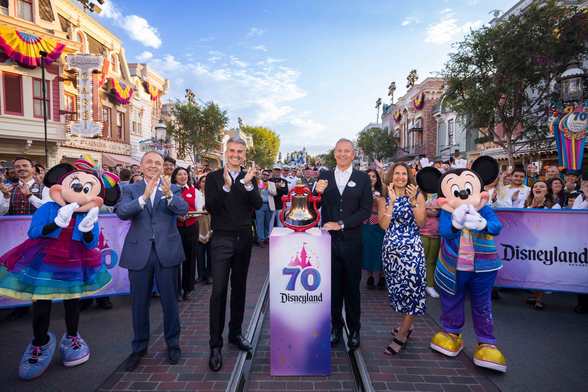 NYSE's tweet image. From Wall Street to Main Street, it's the Happiest Place on Earth! NYSE joins The Walt Disney Company to ring in @Disneyland Resort's 70th anniversary. ✨
The @WaltDisneyCo CEO Bob Iger, Disney Experiences Chairman Josh D'Amaro and Disneyland Resort President Thomas Mazloum join…