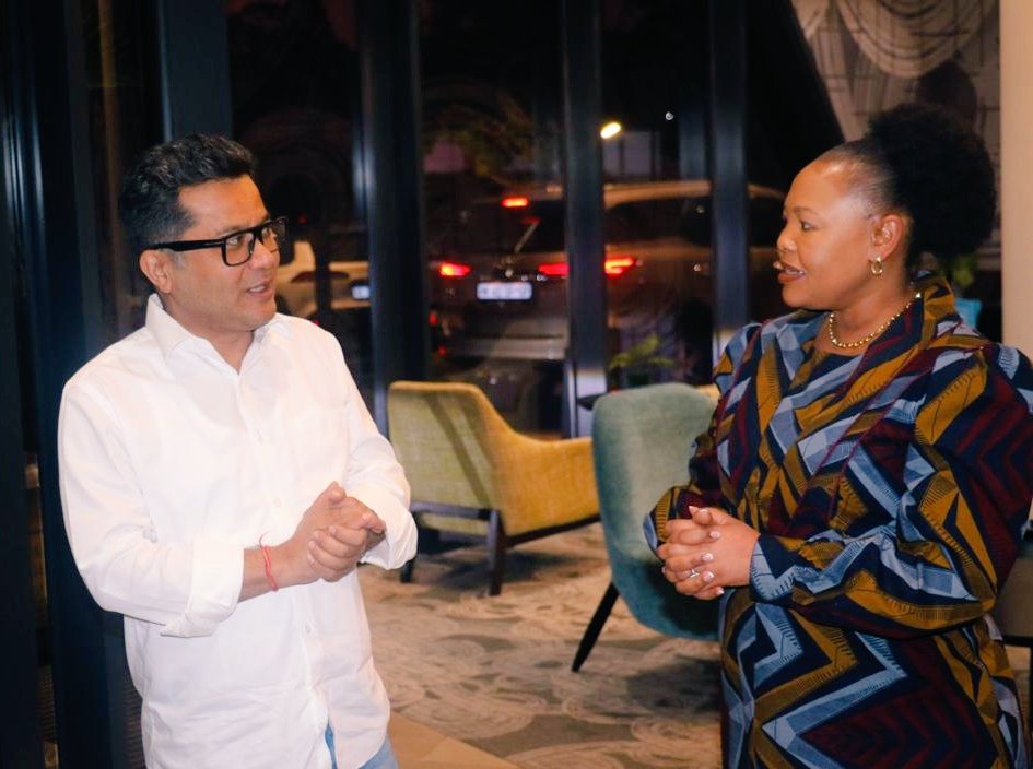 India in Eswatini (@indiaeswatini) on Twitter photo Hon. Minister of State for External Affairs, Shri Pabitra Margherita <a href="/PmargheritaBJP/">Pabitra Margherita</a> welcomed by Hon. Foreign Minister of Eswatini Senator Pholile Shakantu <a href="/PholileShakantu/">Pholile Dlamini Shakantu</a> upon arrival at Mbabane <a href="/MfaicSd/">Ministry of Foreign Affairs Eswatini</a> <a href="/MEAIndia/">Randhir Jaiswal</a> <a href="/IndianDiplomacy/">Indian Diplomacy</a> <a href="/EswatiniGovern1/">Eswatini Government</a> <a href="/MayankS81/">Mayank Singh</a> Hon. Minister of State for External Affairs, Shri Pabitra Margherita <a href="/PmargheritaBJP/">Pabitra Margherita</a> welcomed by Hon. Foreign Minister of Eswatini Senator Pholile Shakantu <a href="/PholileShakantu/">Pholile Dlamini Shakantu</a> upon arrival at Mbabane <a href="/MfaicSd/">Ministry of Foreign Affairs Eswatini</a> <a href="/MEAIndia/">Randhir Jaiswal</a> <a href="/IndianDiplomacy/">Indian Diplomacy</a> <a href="/EswatiniGovern1/">Eswatini Government</a> <a href="/MayankS81/">Mayank Singh</a>