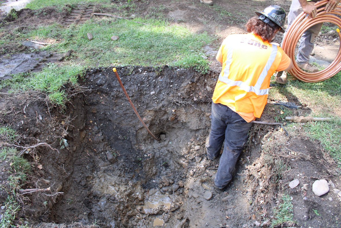 TroyCityHall's tweet image. Lead pipe replacements on 7th Avenue are in full gear! 💪
Crews are hard at work as part of Mayor Mantello’s continued promise to make Troy, safer & cleaner & our citywide effort to replace every lead service line in Troy - protecting public health & investing in our future!
