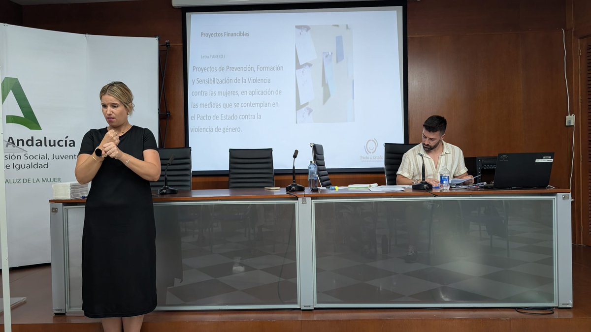 Desde M10F, hoy hemos asistido a la jornada informativa del <a href="/IAMJunta/">Instituto Andaluz de la Mujer</a> sobre su nueva convocatoria de subvenciones. Un encuentro clave para aclarar todas las dudas. ¡Gracias por la atención!  <a href="/TeresaIllescase/">Teresa Illescas</a> #Granada <a href="/ASOGRA_/">ASOGRA</a> #mujeressordas #LSE