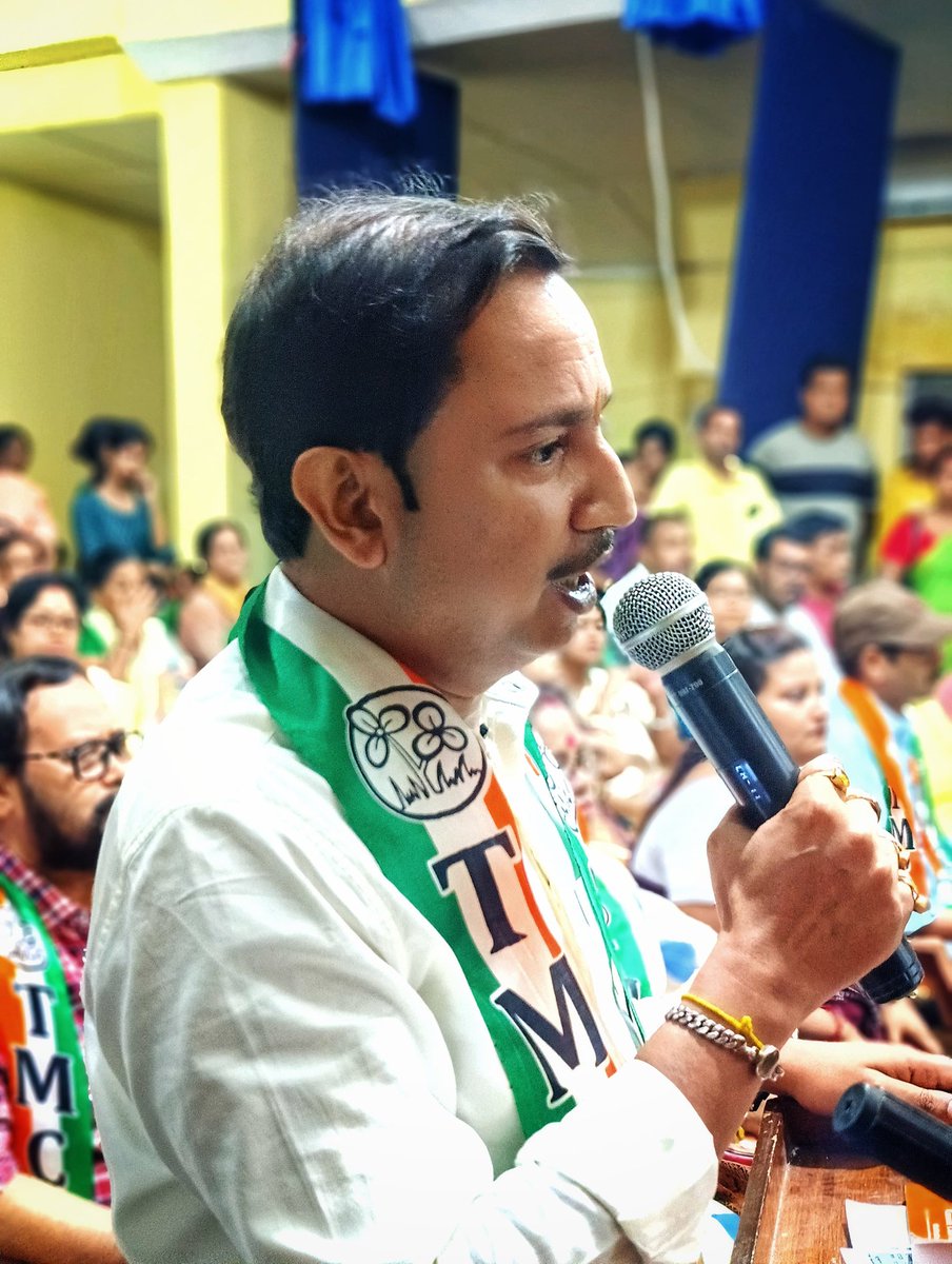 Tulibose3's tweet photo. #ধর্মতলা_ডাকছে_বাংলা_জাগছে
#২১শে_জুলাই_ধর্মতলা শহীদ স্মরণ সমাবেশকে সাফল্যমন্ডিত করার লক্ষ্যে আজ জলপাইগুড়ি পৌরসভার উপ -পৌরপিতা #শ্রী_সৈকত_চট্টোপাধ্যায়ের নেতৃত্বে জলপাইগুড়ি পৌরসভার প্রয়াস প্রেক্ষাগৃহে দলীয়নেতৃত্ব, দলীয় কর্মীদের নিয়ে প্রস্তুতি সভা করলেন। https://t.co/oLxFNu7Sfm