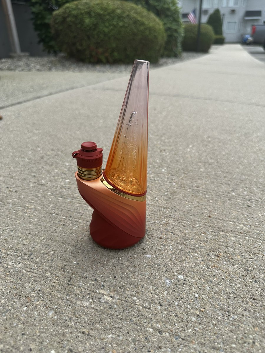 EricL899's tweet image. Thank you SOOO much to @simplymarythca I won the @puffco Peak 3DXL: Day Break! I’m so excited to use it with my wife. It looks amazing! I’ve been dying to try a Puffco Peak for years. Now I’m a proud owner, of the newest edition!
