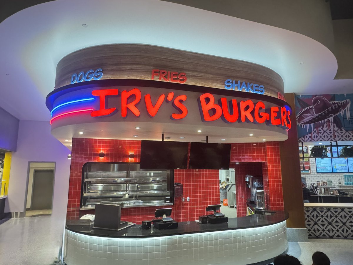 Mtrimble1's tweet photo. Something new is coming to the Las Vegas Strip. Come join us in August.. #newlocation #thelasvegasstrip @PlanetHollywood #lasvegas #burgers #fries #shakes #vegasbaby https://t.co/XyyGGzvB7u