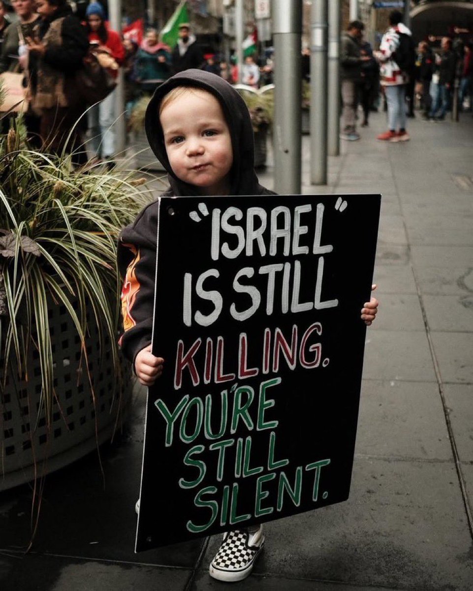 İsrail hâlâ öldürüyor, sen hâlâ suskunsun. 

#FreePalestine