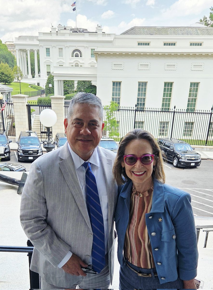 TomPorterDC's tweet image. It was a pleasure to join @BlueStarKRD in the historic White House EEOB Secretary of War room to communicate to WH staff how @BlueStarFamily works to empower our servicemembers, veterans and their families. Lots of work to do! #BlueStarImpact