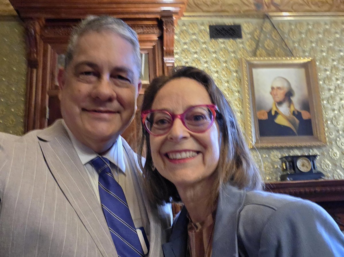 TomPorterDC's tweet image. It was a pleasure to join @BlueStarKRD in the historic White House EEOB Secretary of War room to communicate to WH staff how @BlueStarFamily works to empower our servicemembers, veterans and their families. Lots of work to do! #BlueStarImpact