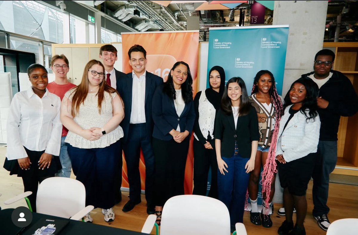 metecoban92's tweet image. In just 12 months, @MyLifeMySay:
✅ Registered 488,846 young voters through #GiveAnX
🗣️ Worked with @DCMS to launch the consultation for the National Youth Strategy
🗳️ Launched the V16 campaign and worked with @MHCLG to announce the lowering of the voting age
So, so, so proud!