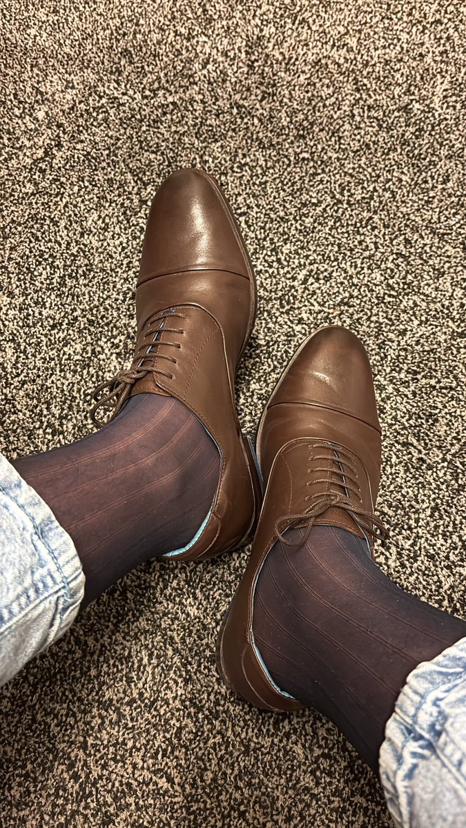 Polished leather 👞 , dirty thoughts 😈

#dressshoes #dressshoefetish #fetish #men #mensfashion #casual #fashion #sheersocks #sheersockfetish #dresssocks #malefeet #sheersox #menssockedfeet #mensshoes