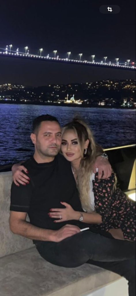 asayisberkemal0's tweet photo. Diyarbakır Cumhuriyet Başsavcılığı, Türkmenistan uyruklu Ece Gül Övezova’nın ö-lümüne ilişkin Cemil Koç hakkında kasten öl-dürme suçlamasıyla ağırlaştırılmış müebbet hapis cezası istemiyle iddianame hazırladı.

Adli rapora göre:
Sanığın tırnaklarında, maktulün de tırnağında Cemil Koç’a ait DNA izleri tespit edildi!