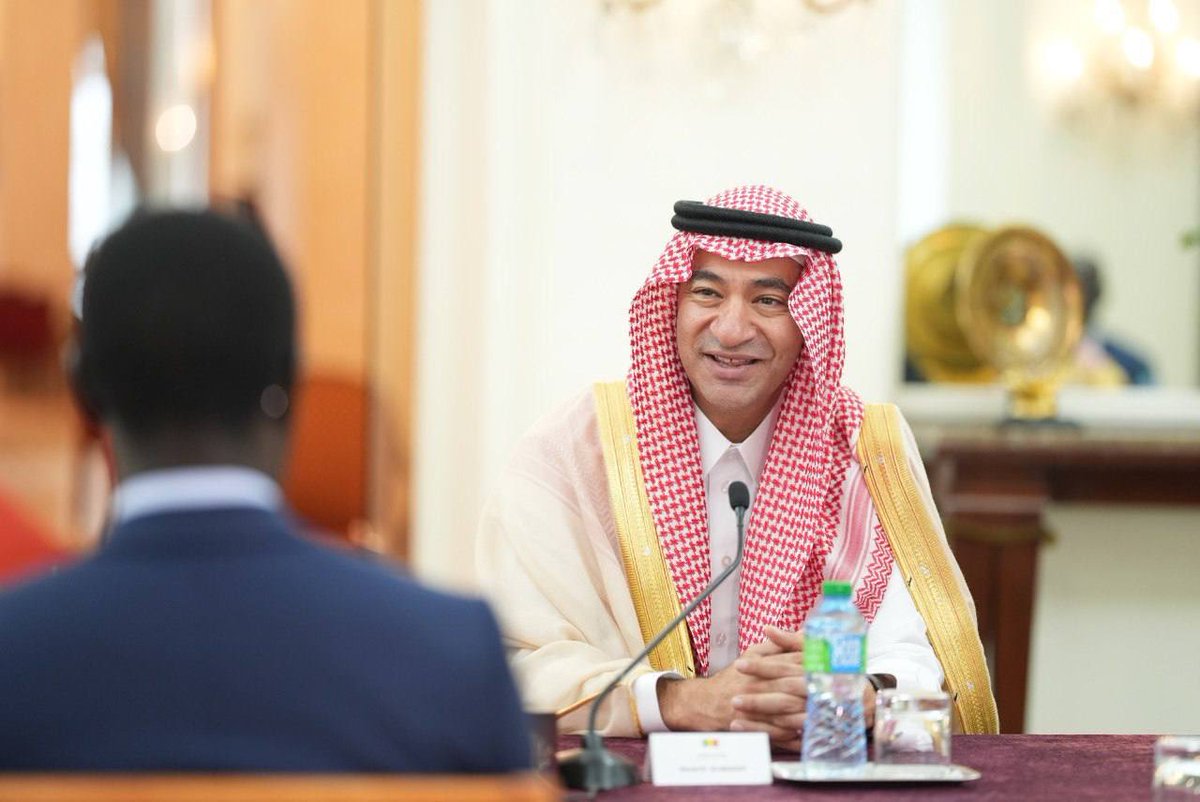 PR_Senegal's tweet image. Le contrat de l’usine de dessalement de la Grande Côte a été renégocié ce jour entre le Sénégal et l’Arabie Saoudite. Ce projet permettra de réduire le prix de l’eau, d’alléger la charge budgétaire, de doubler la production d’énergie solaire et de renforcer le contenu local.