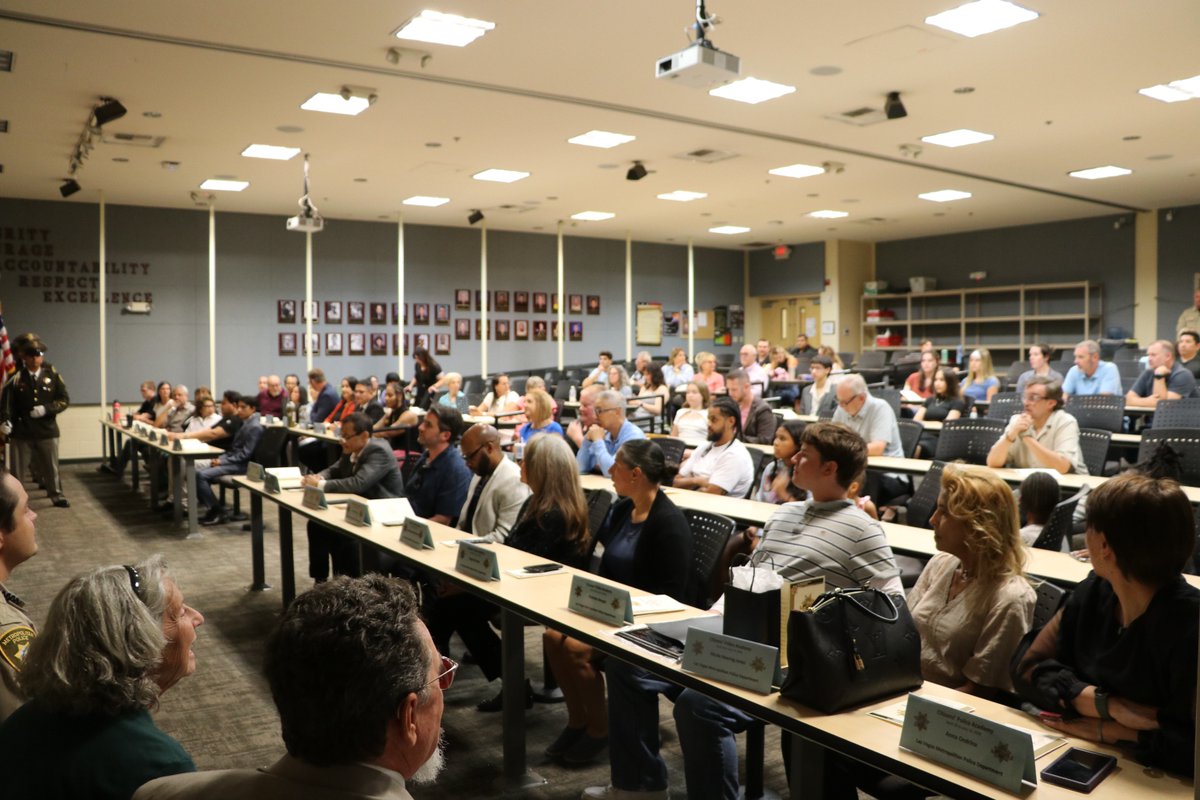 🎓👏 Congrats to Citizens’ Police Academy Class 02-2025! 

30 grads completed 12 weeks of hands-on LVMPD training covering patrol, SWAT, K-9, DUI, use of force, crime prevention &amp; more—including a ride-along! 💙 

Apply now: 👉 lvmpd.com/cpa