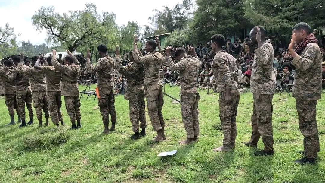 ሰበር ዜና!
=
አብይ ደንግጧል ሰራዊቱ እጅ እየሰጠ ነው!
=
በጎንደር በጌምድር ክ/ጦር ከ11:00 ሰዓት ጀምሮ እየተካሔደ ባለው ውጊያ ሶስት ምሽጎችን በመስበር ጣቁሳ-ደልጊን ተቆጣጥሯል
ጯሂት
ደልጊ
ቆላድባ
አይባ
በለሳ
እብናት
ታች ጋይንት ነፃ ወጥተዋል!