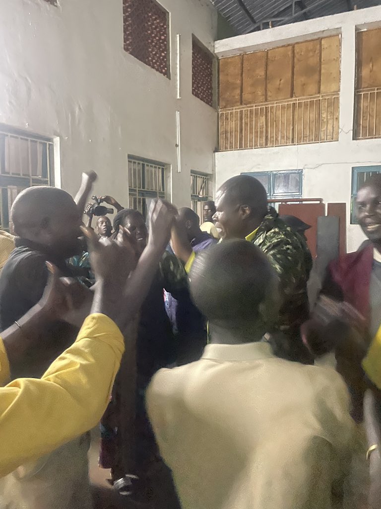 AmulaAlbert's tweet image. Congs Hon Minister of Defense @ObothOboth on winning the West Budama central MP contest.
Owino John 1466
Jacob Oboth Oboth 29317
Odoi Benard 3373