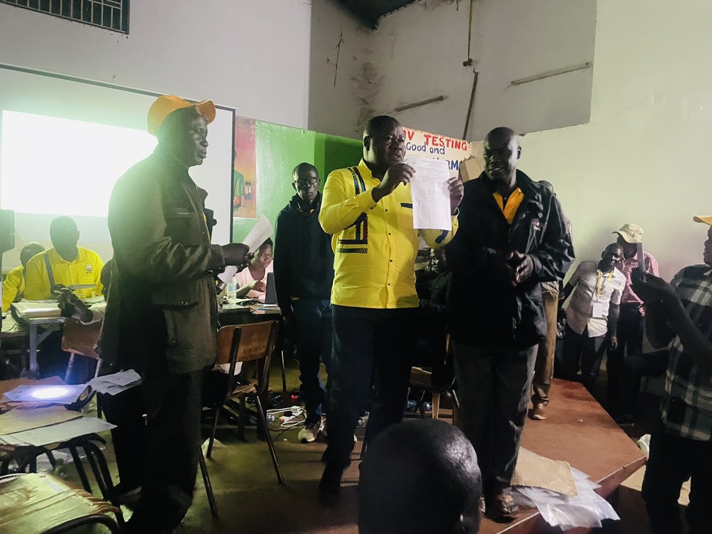 AmulaAlbert's tweet image. Congs Hon Minister of Defense @ObothOboth on winning the West Budama central MP contest.
Owino John 1466
Jacob Oboth Oboth 29317
Odoi Benard 3373