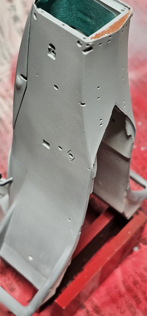 tomku_204's tweet image. 1/12 412T2
モノコック底面に穴追加。
細かいトコロを詰めていく