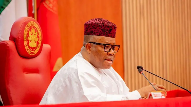 bbchausa's tweet photo. Ko makiyan Buhari sun san bai yi sata ba - Akpabio

Ƙarin bayani - https://t.co/AP0CoFk6Pi https://t.co/deeKu4lYky