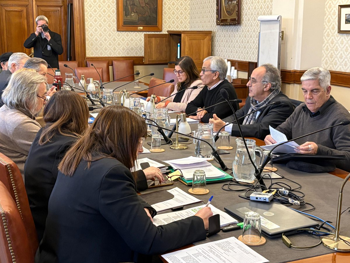MTSSuy's tweet image. #AHORA El ministro Juan Castillo, el subsecretario @barrettoghione , la directora nacional de Trabajo @MarcelaBSarazol y el inspector general del Trabajo @LuisPuig567PVP , se reúnen con la Comisión de Asuntos Laborales y Seguridad Social de la Cámara de Senadores @SenadoUy