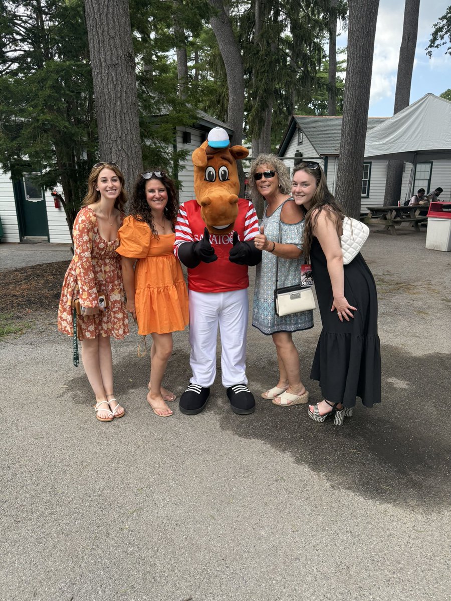 NewVocations's tweet image. Our New Vocations team enjoying NY Thoroughbred Aftercare Day! @NewYorkTHA @TheNYRA #RehabRetrainRehome