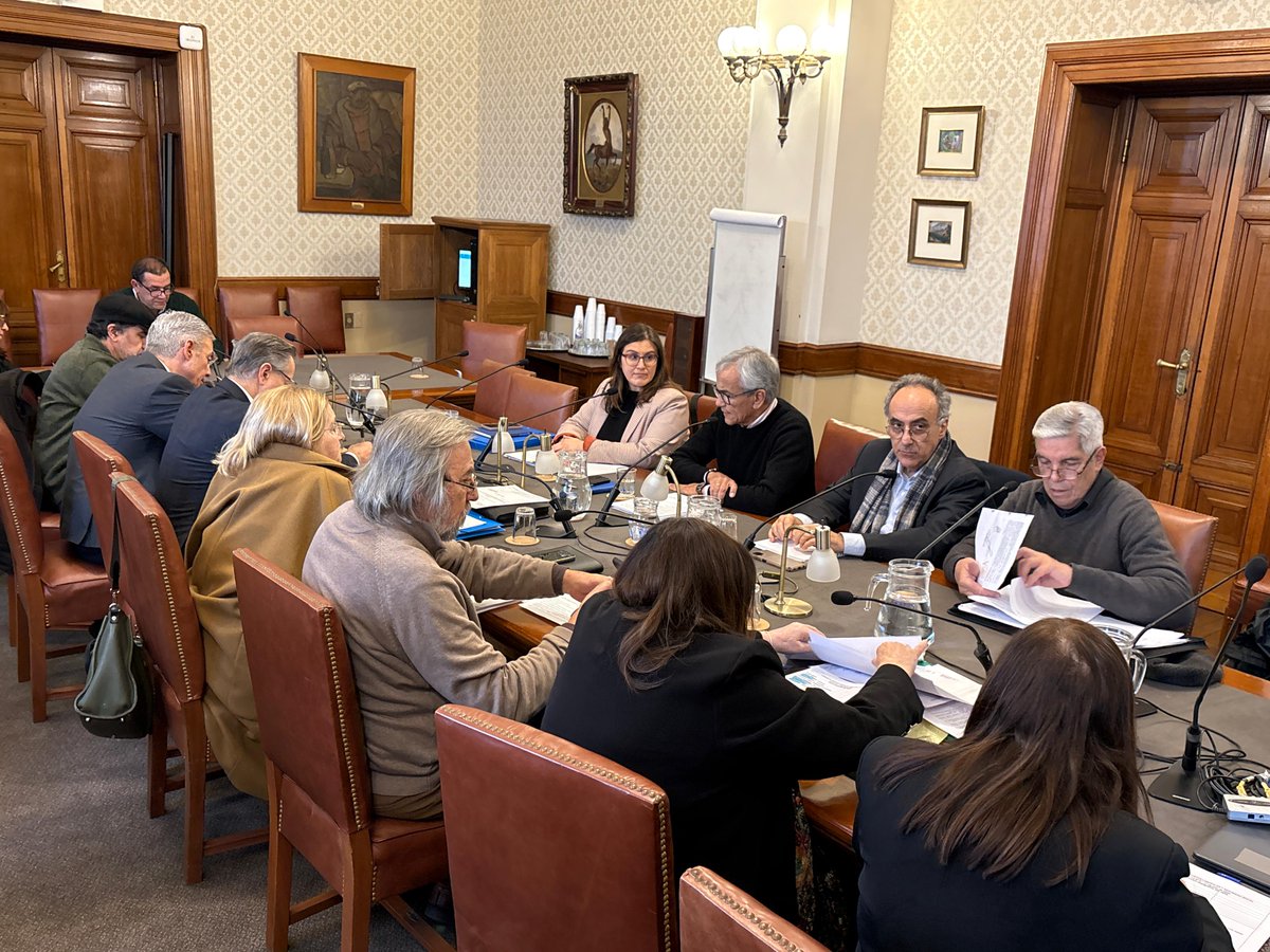 MTSSuy's tweet image. #AHORA El ministro Juan Castillo, el subsecretario @barrettoghione , la directora nacional de Trabajo @MarcelaBSarazol y el inspector general del Trabajo @LuisPuig567PVP , se reúnen con la Comisión de Asuntos Laborales y Seguridad Social de la Cámara de Senadores @SenadoUy
