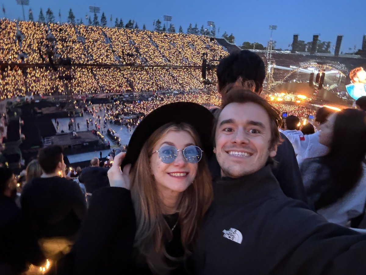 roman_sevast's tweet image. CEO with his exec spotted in Coldpay concert 👀